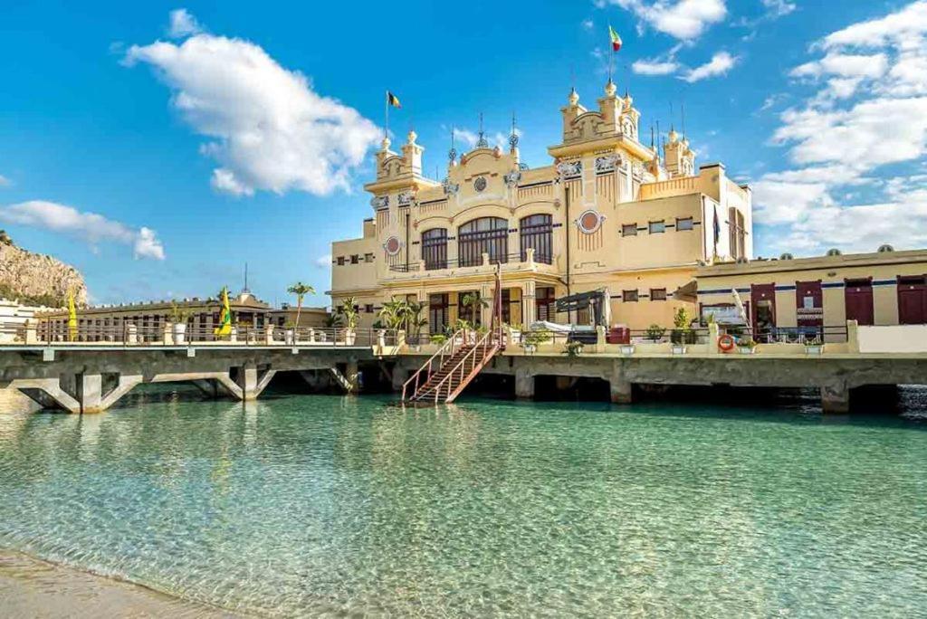 パレルモCasa Viola Elegante E Sul Mare Di Mondelloアパートメント エクステリア 写真